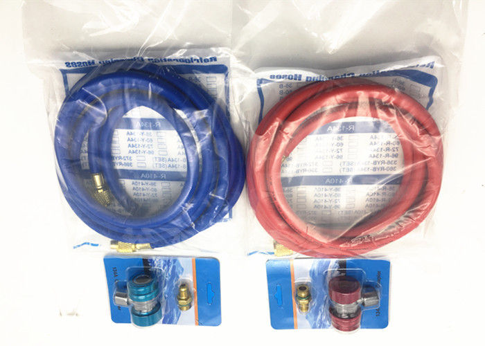 Κόκκινη και μπλε μάνικα ψυκτικών ουσιών χρώματος r134a με τις συναρμολογήσεις ορείχαλκου και τους συζευκτήρες δαπανών